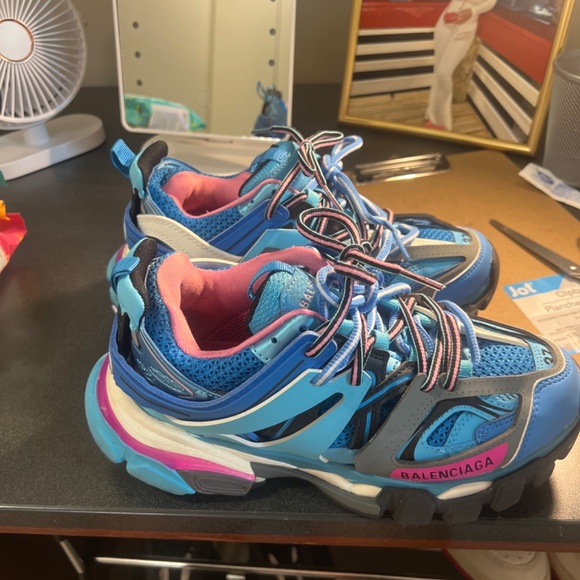 balencigas tracks. - Picture 2 of 2